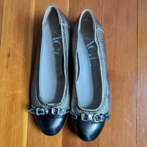 AGL Gold Perforated/Patent Cap Toe Ballet Flat - size 39.5 - Picture 1 of 7